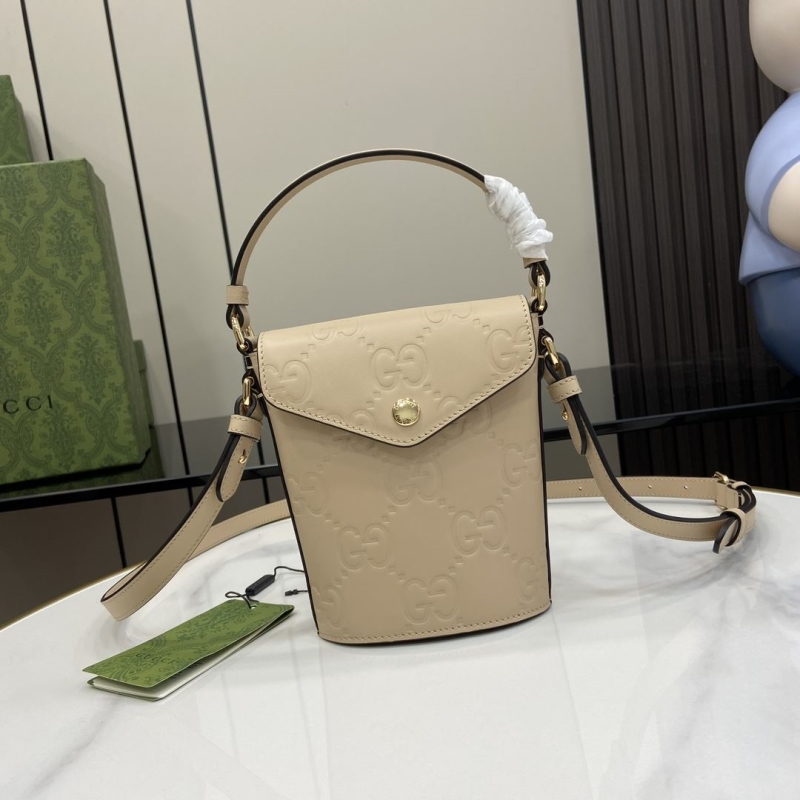 G*u*i bucket bags
